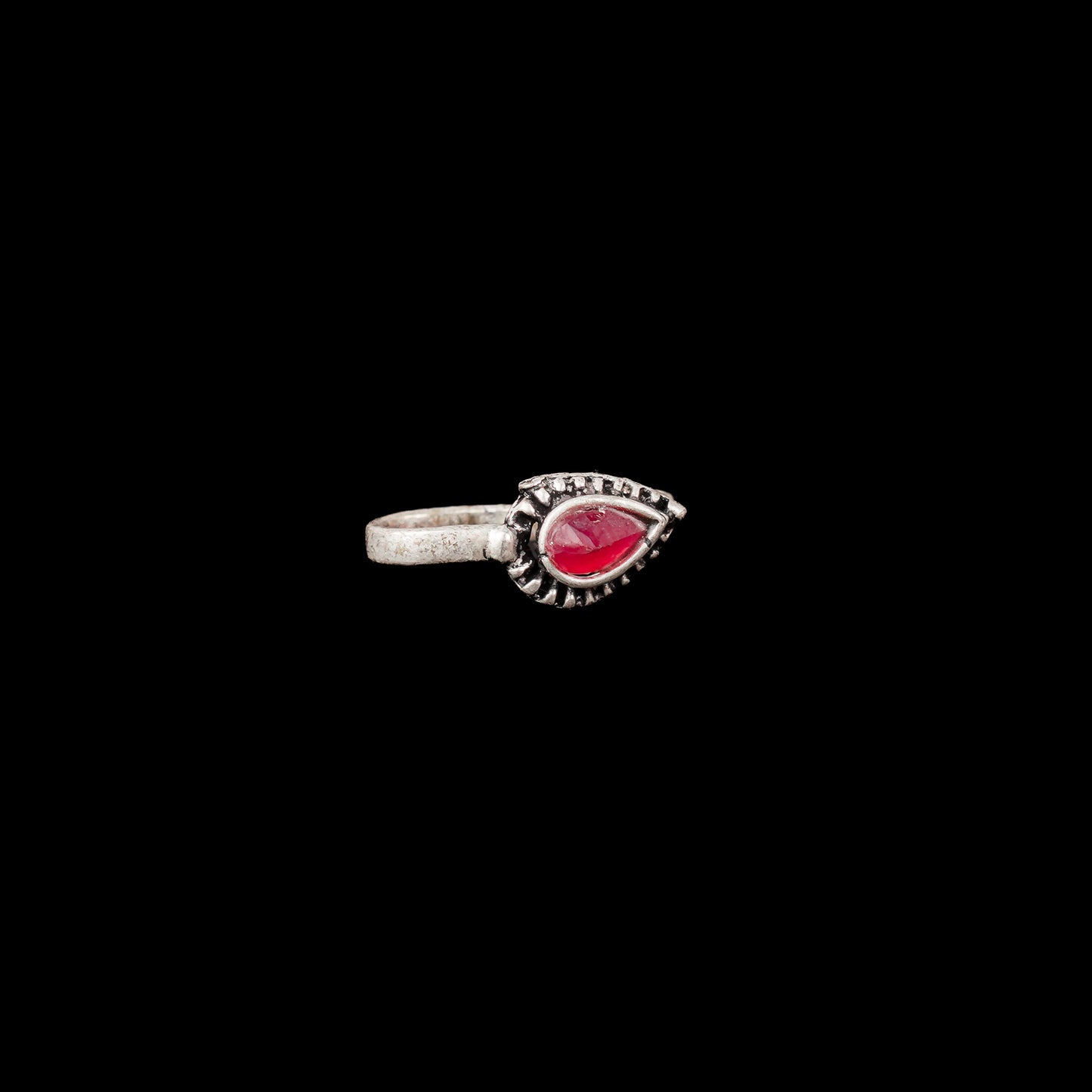Heritage drop oxidised nosepin (Red)