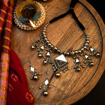 Rhythm of grace oxidised neckpiece (Silver)