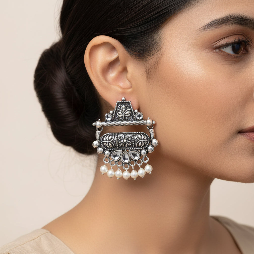 Floral Carved pearl stud earring (White)