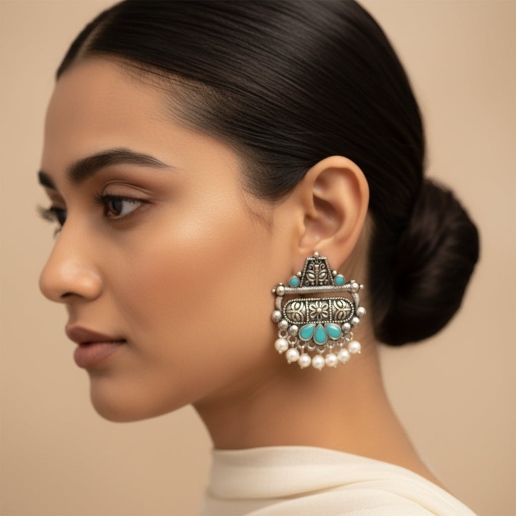 Floral Carved pearl stud earring (Mint)