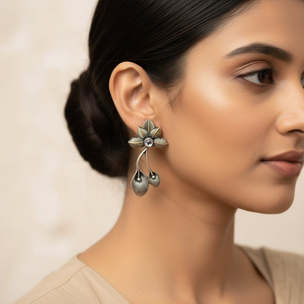 Bud Flower oxidized stud earrings (White)