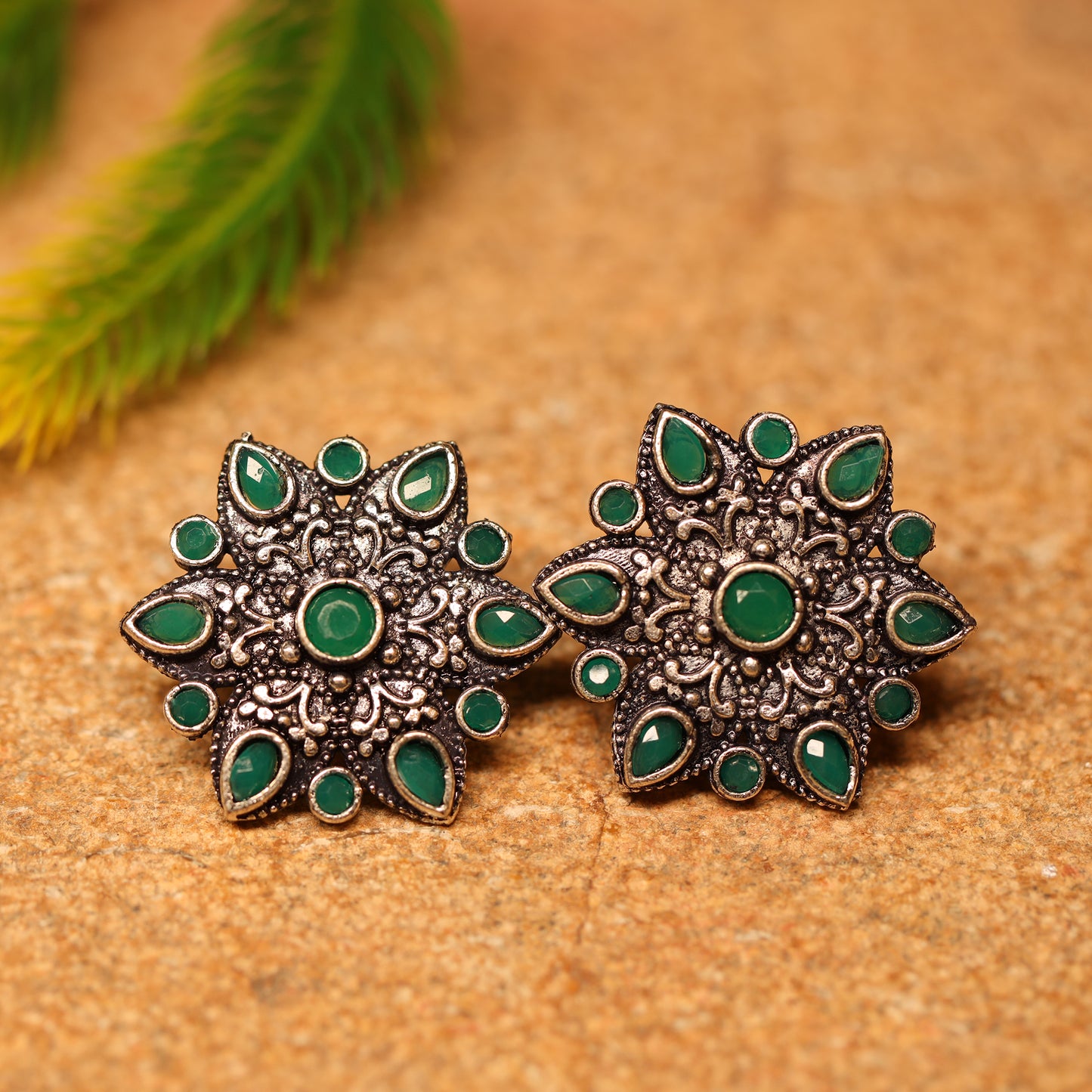 flower-alpana stud earrings (Green)