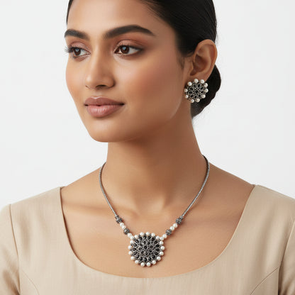 Crystal bloom oxidised chain neckpiece (Black)