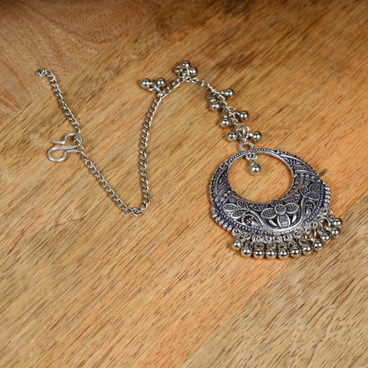 Carved potli ghunghroo mangtikka (Silver)