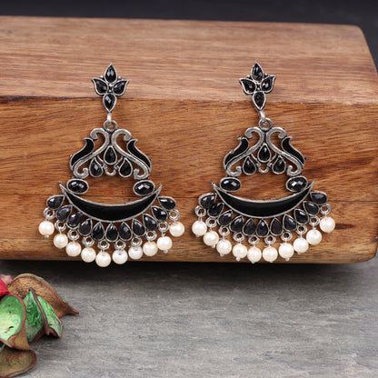 Neel swirls pearl dangler earring (Black)
