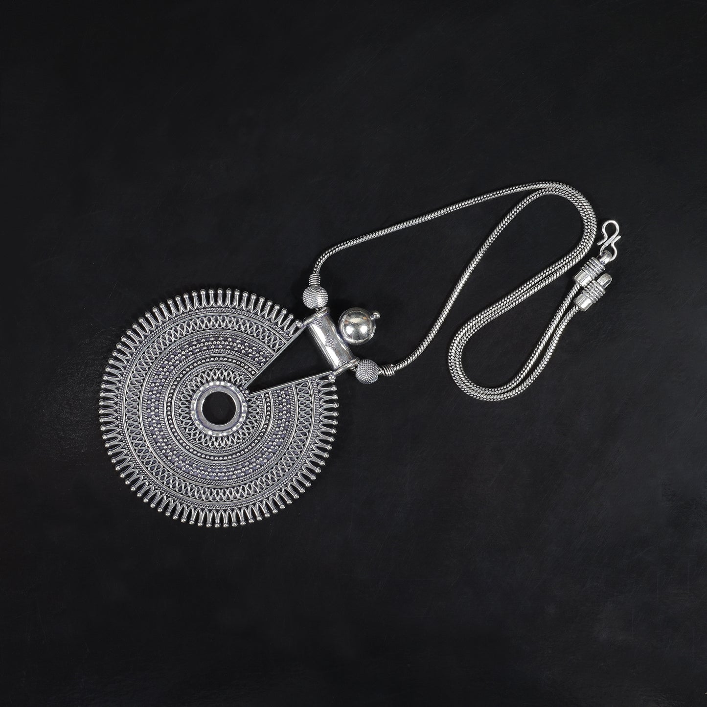 Round Statement Pendent Chain Set