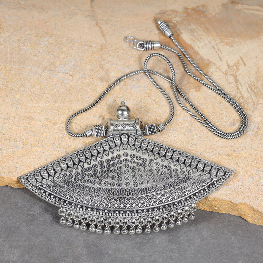 Statement Pendent Chain Set